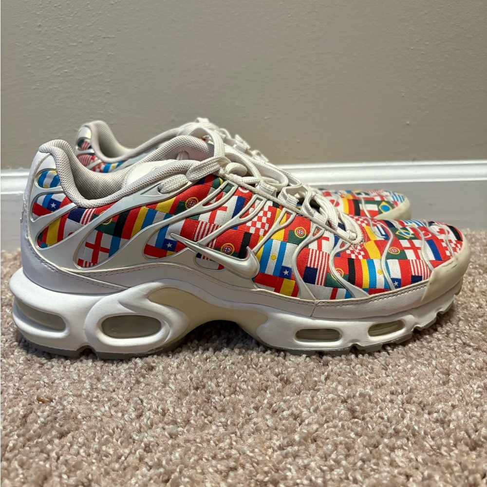 Nike Air Max Plus International Flag Sneakers